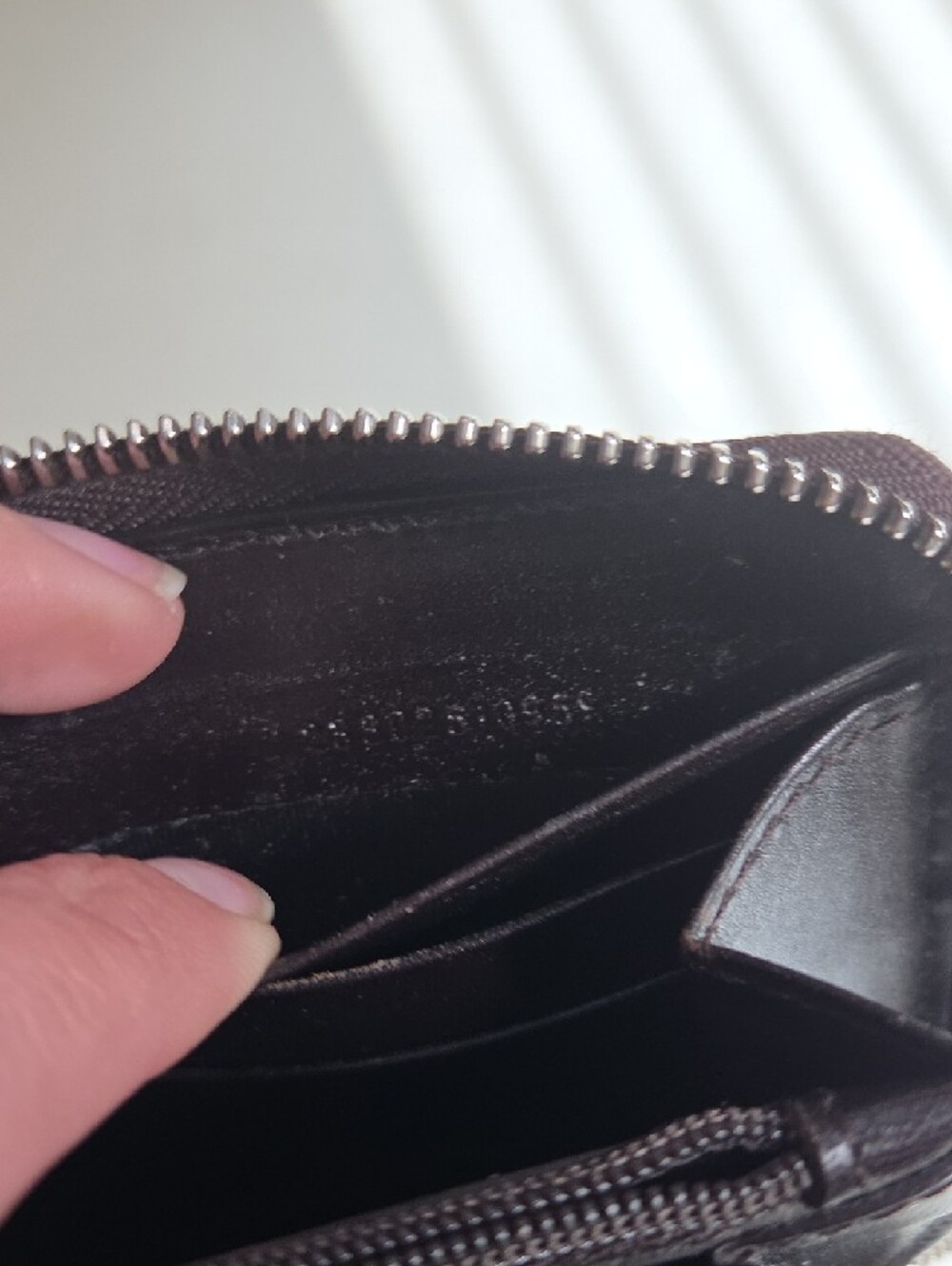 Gucci Beige and Brown GG Canvas Zip Wallet - Picture 4 of 10